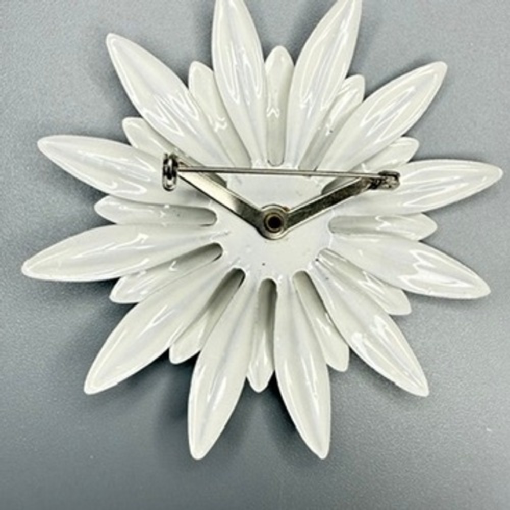 Vintage White Enamel Flower Brooch c. 1960s 3.5" Large Mod Pop Art - Picture 5 of 8